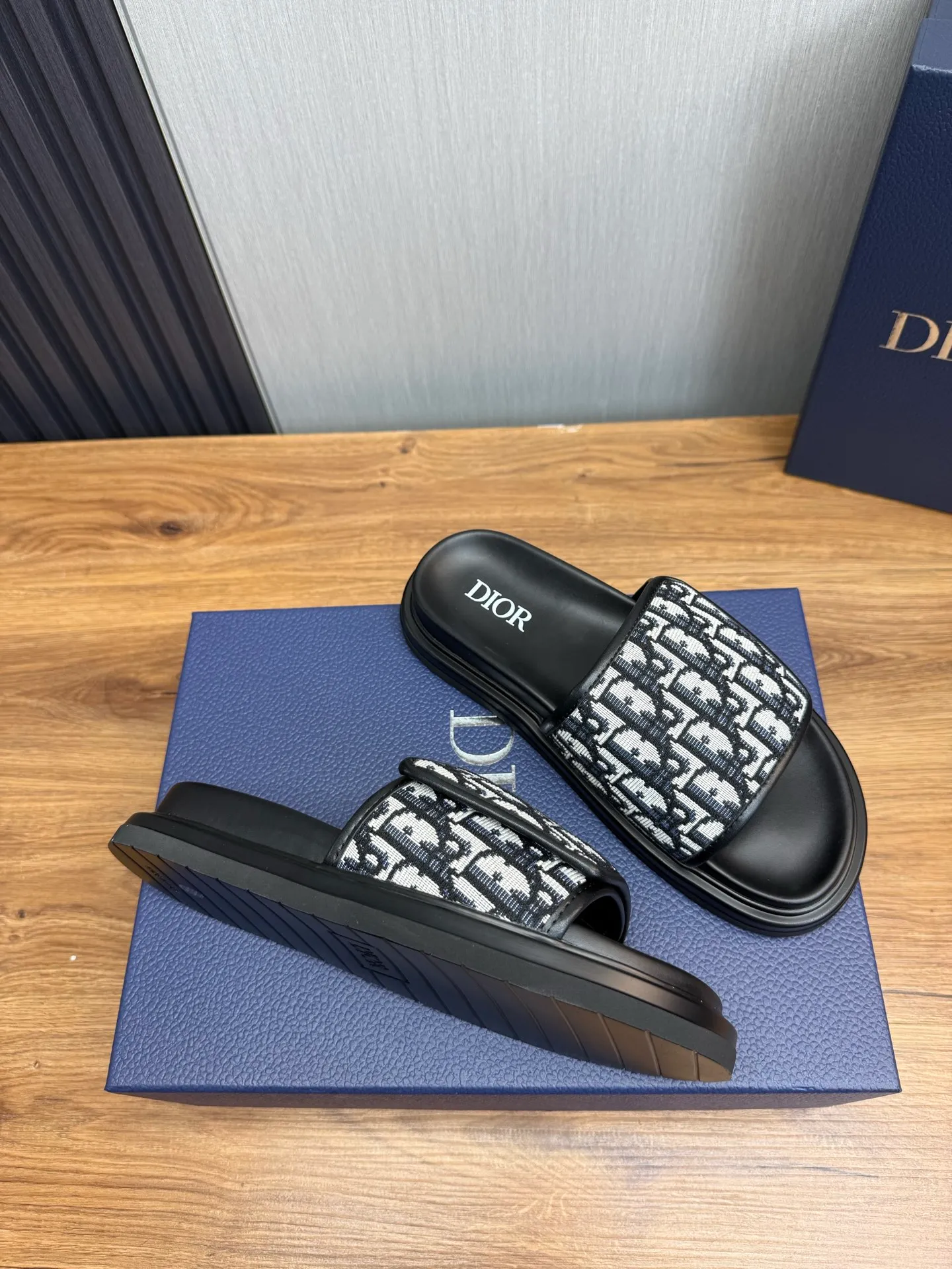 Men's shoes 💰280💰 Dior. Men's slippers 🩴Official website 1:1 production 38-45 yards 45 46 🉑️Customized original material shipped✅